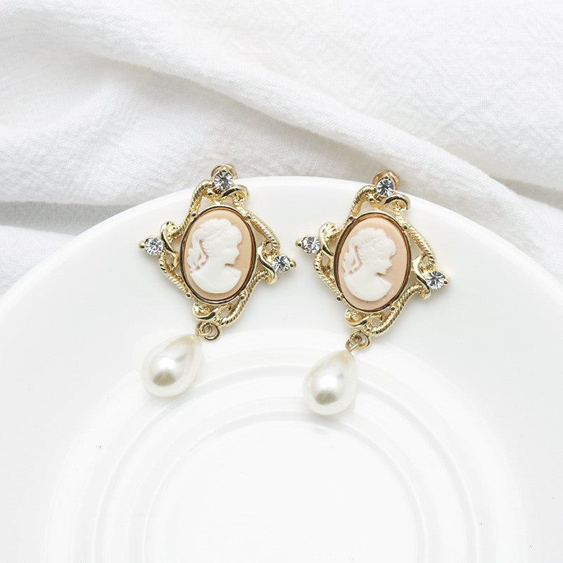 Retro Embossed Mirror Elegant Beauty Earrings
