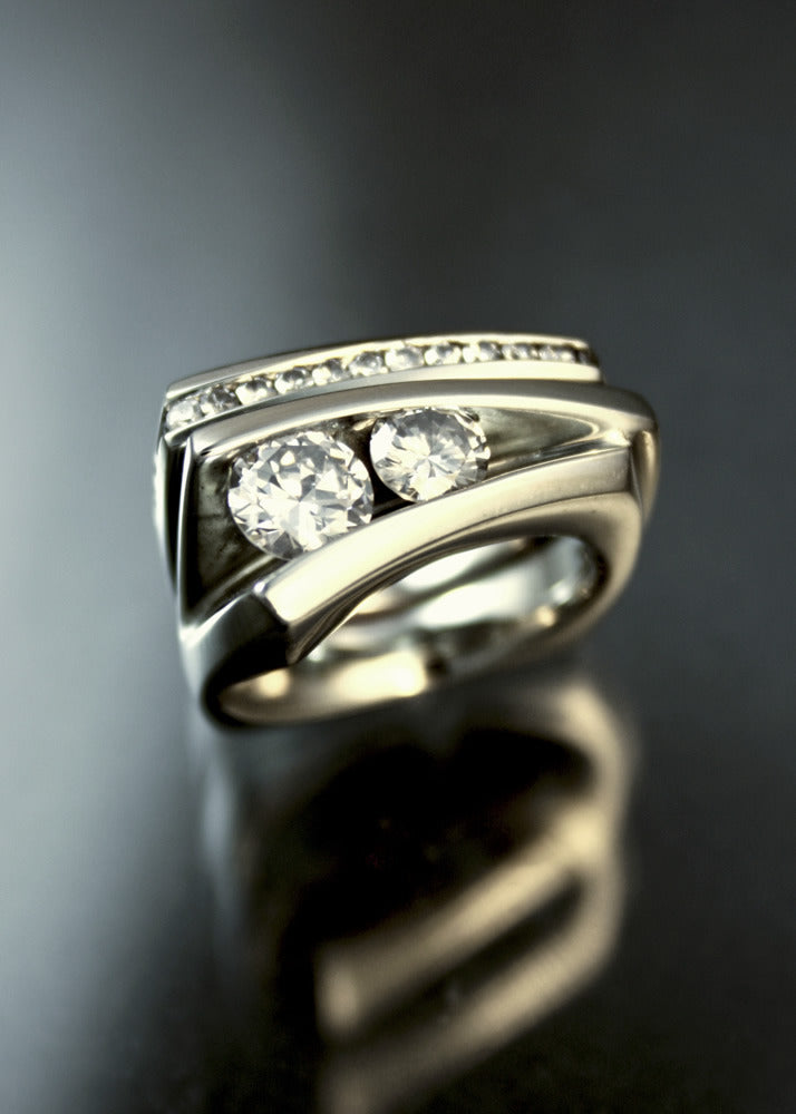Popular Half-edge Heart-shaped Micro Inlaid Zircon Geometric Three-dimensional Ring