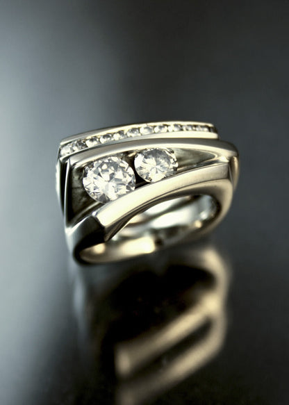 Popular Half-edge Heart-shaped Micro Inlaid Zircon Geometric Three-dimensional Ring
