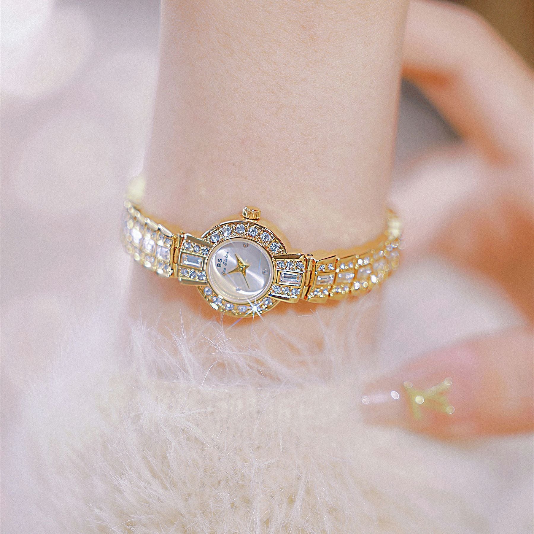 Women's Luxury Gold Watch Retro Oval Fashion Dress Jewelry