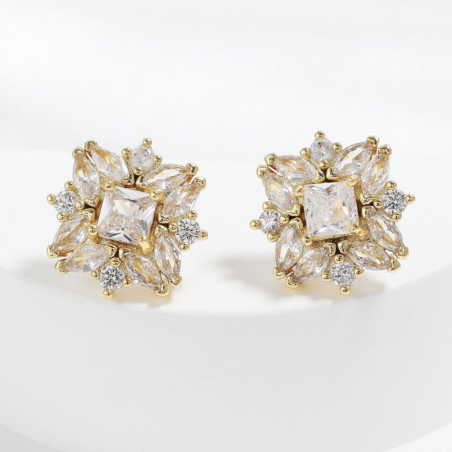 Zircon Women's Fashion High Class Elegant Special Interest Earrings